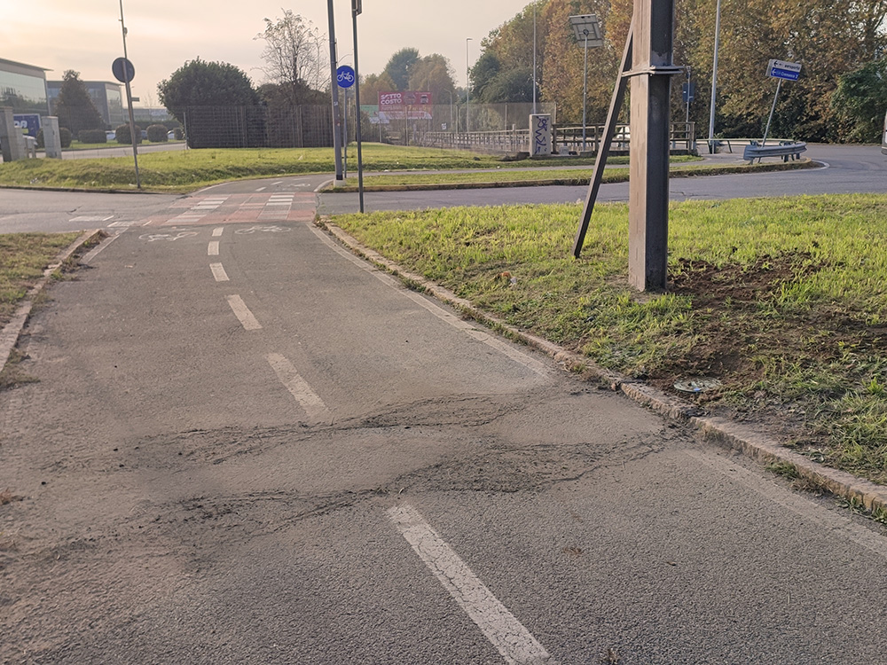 strada con installato il conteggio bici