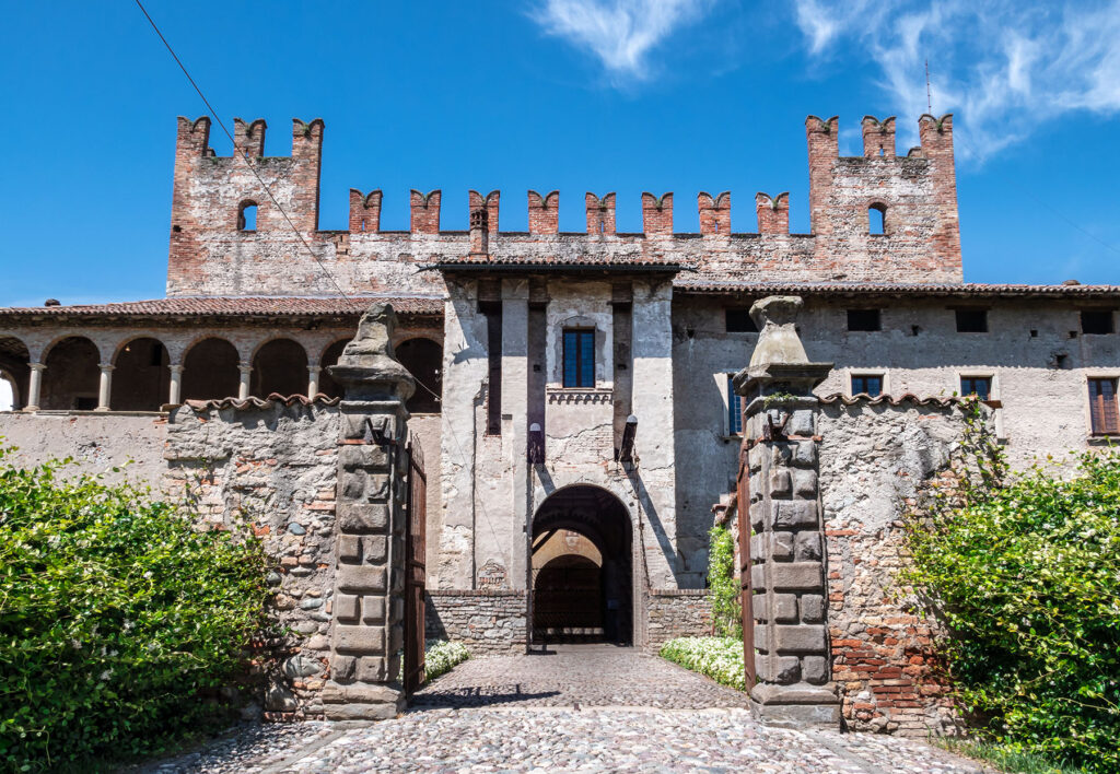 Castello di Malpaga sulla ciclabile parco del Serio