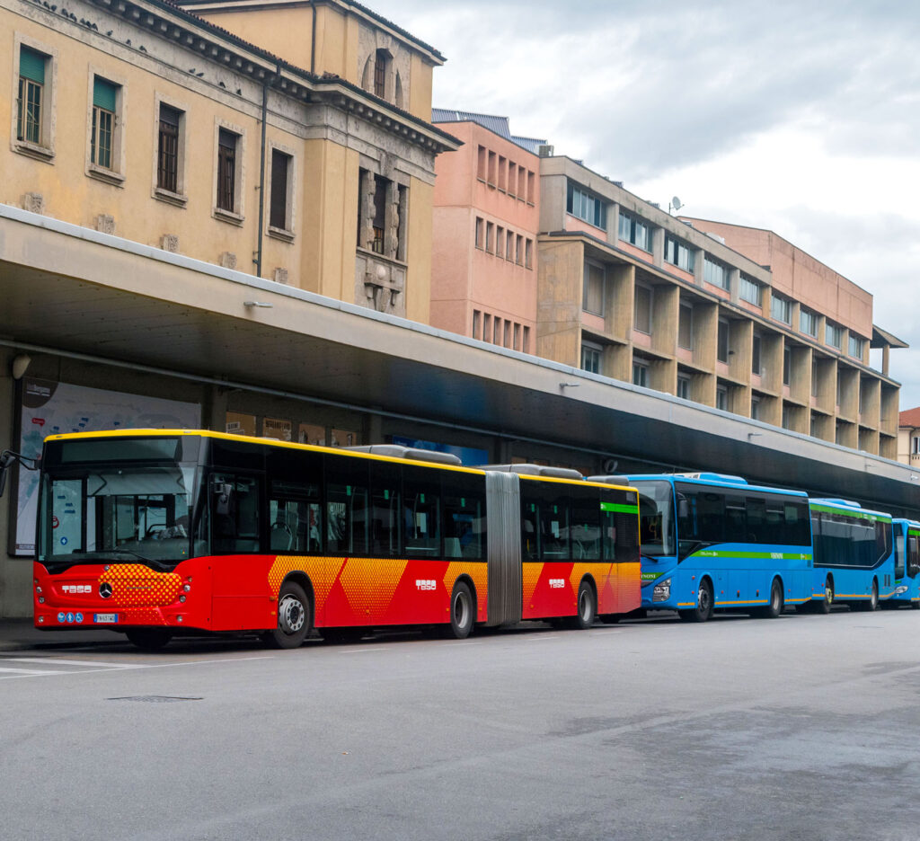 Bus parcheggiati a Bergamo